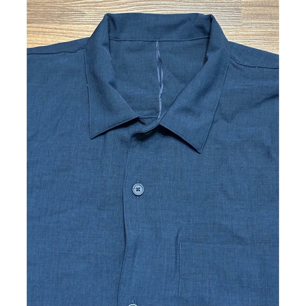 Lululemon Men's Airing Easy Camp Collar SS Button Up Shirt Navy Blue Sz L - Picture 3 of 7
